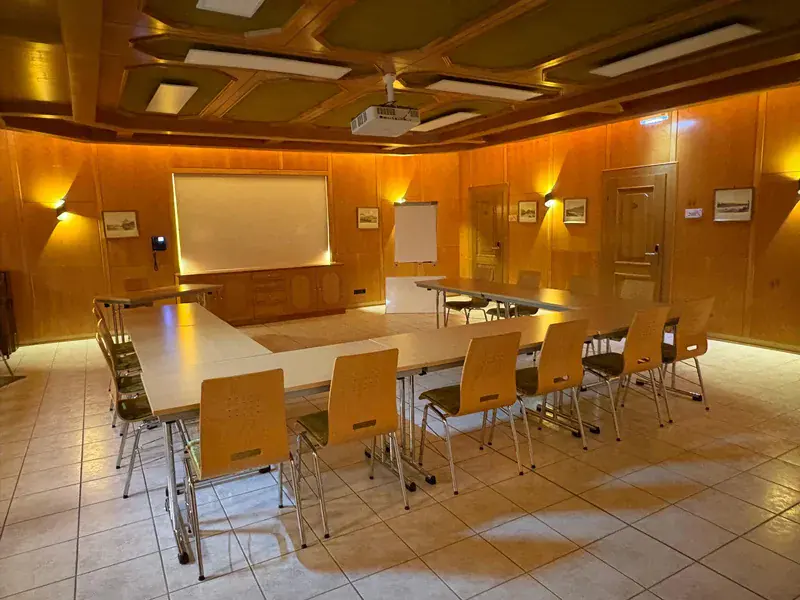 Saal Federspiel